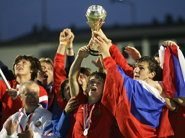 Чемпион европы сколько. Россия чемпион Европы по футболу. Россия 2006 год сборная. 2006 Чемпионы Европы. Сборная России по футболу 2006 года.