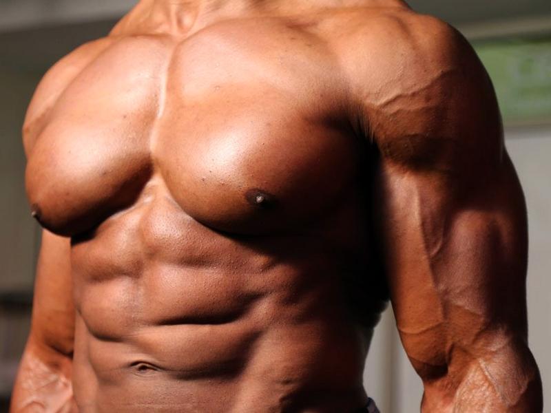 Как накачать грудные мышцы в домашних условиях мужчине